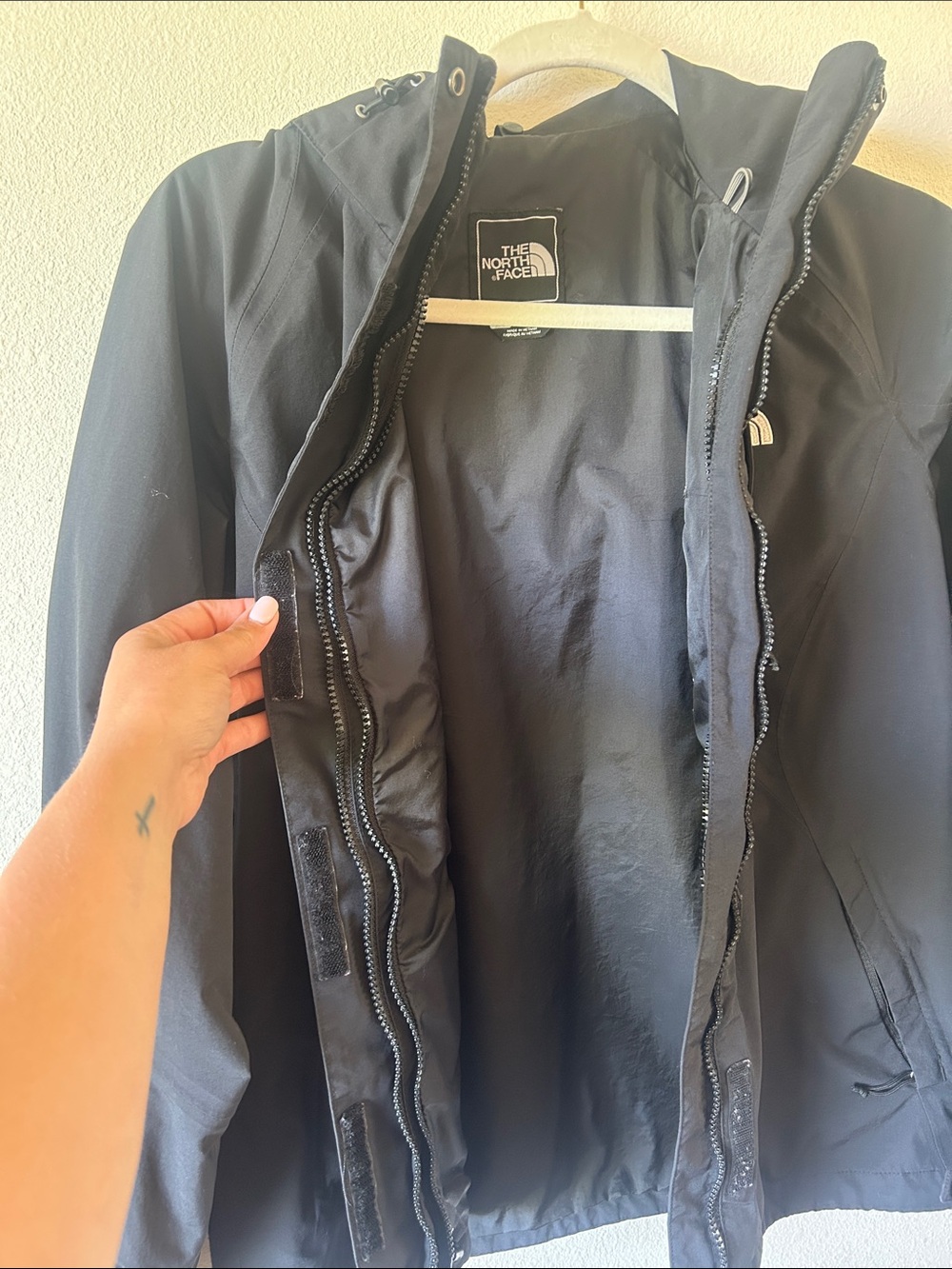 The North Face Black Women’s Waterproof Hooded Shell Jacket - Picture 8 of 9